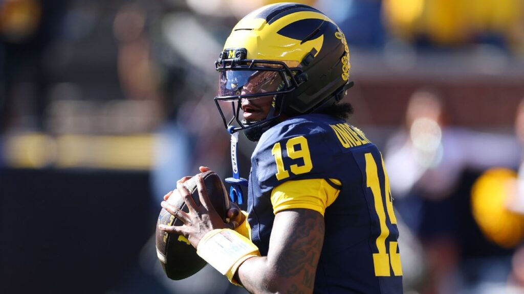 Michigan se queda con Underwood como QB1, OC Beck como responsable de la jugada