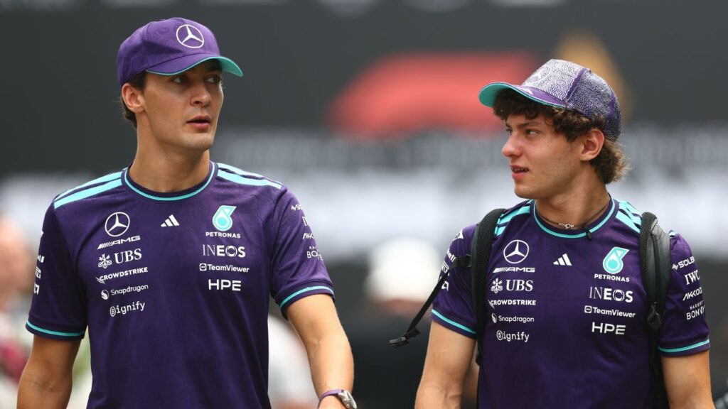 Russell y Antonelli ejecutan especificaciones diferentes en Singapur
