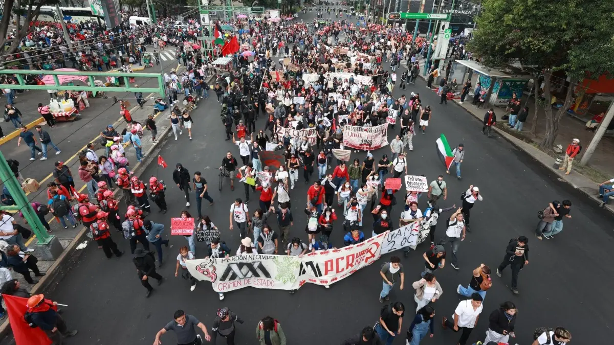 Marchan hasta Zócalo de Ciudad de México a 58 años de Tlatelolco