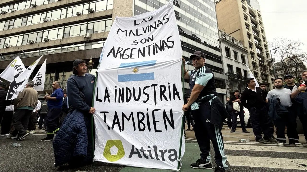 «Están destruyendo el sistema productivo nacional»: la CGT marchó contra el modelo Milei