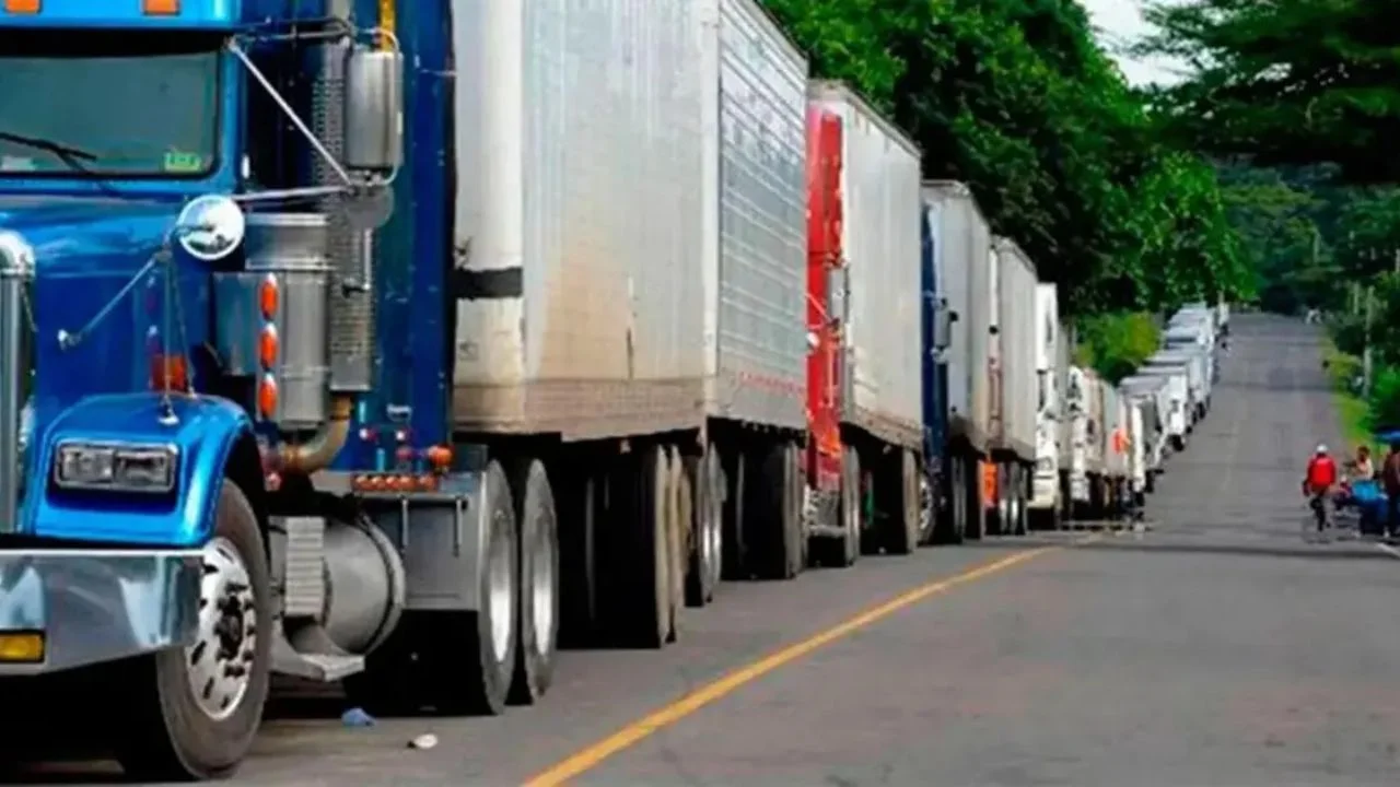 Transportistas lanzan ultimátum al Gobierno por servicio en la Semana Morazánica