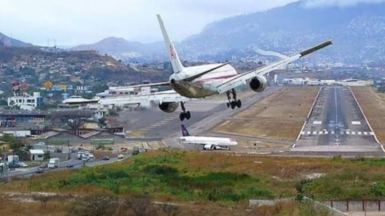 ‘Va a haber turbulencia’: piloto muestra el desafiante aterrizaje en el Aeropuerto Toncontín