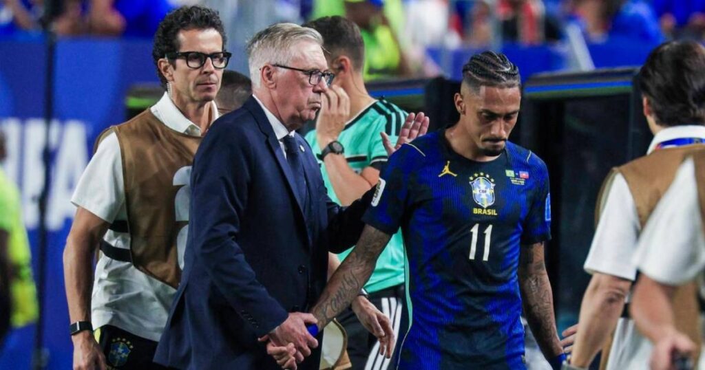 Flick sonríe: se confirma el estado de Raphinha tras dejar la selección de Brasil