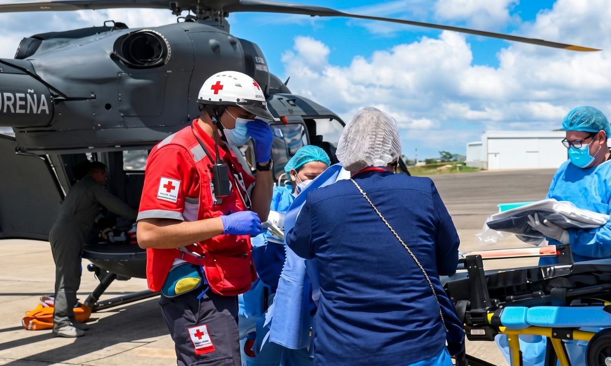 ¡En estado crítico! Llegan a la capital dos hermanitos quemados por explosión de pólvora en Copán